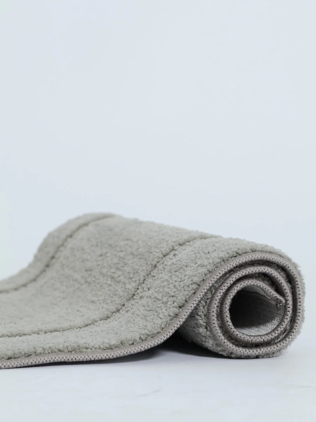 1400GSM Tufted Border Runner Bath Mat - Image 3