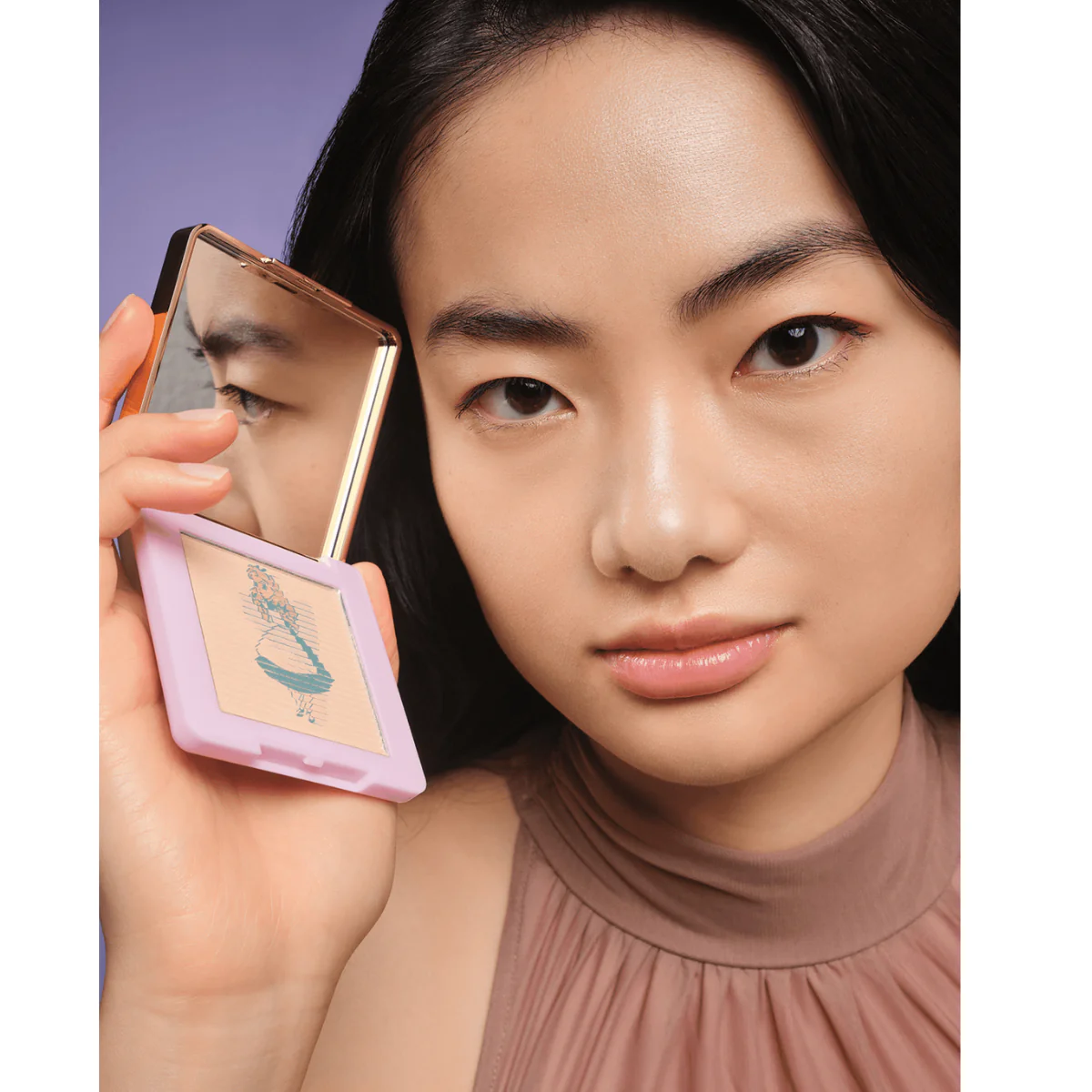 Alice In Wonderland Luminizing Compact Powder - Image 4