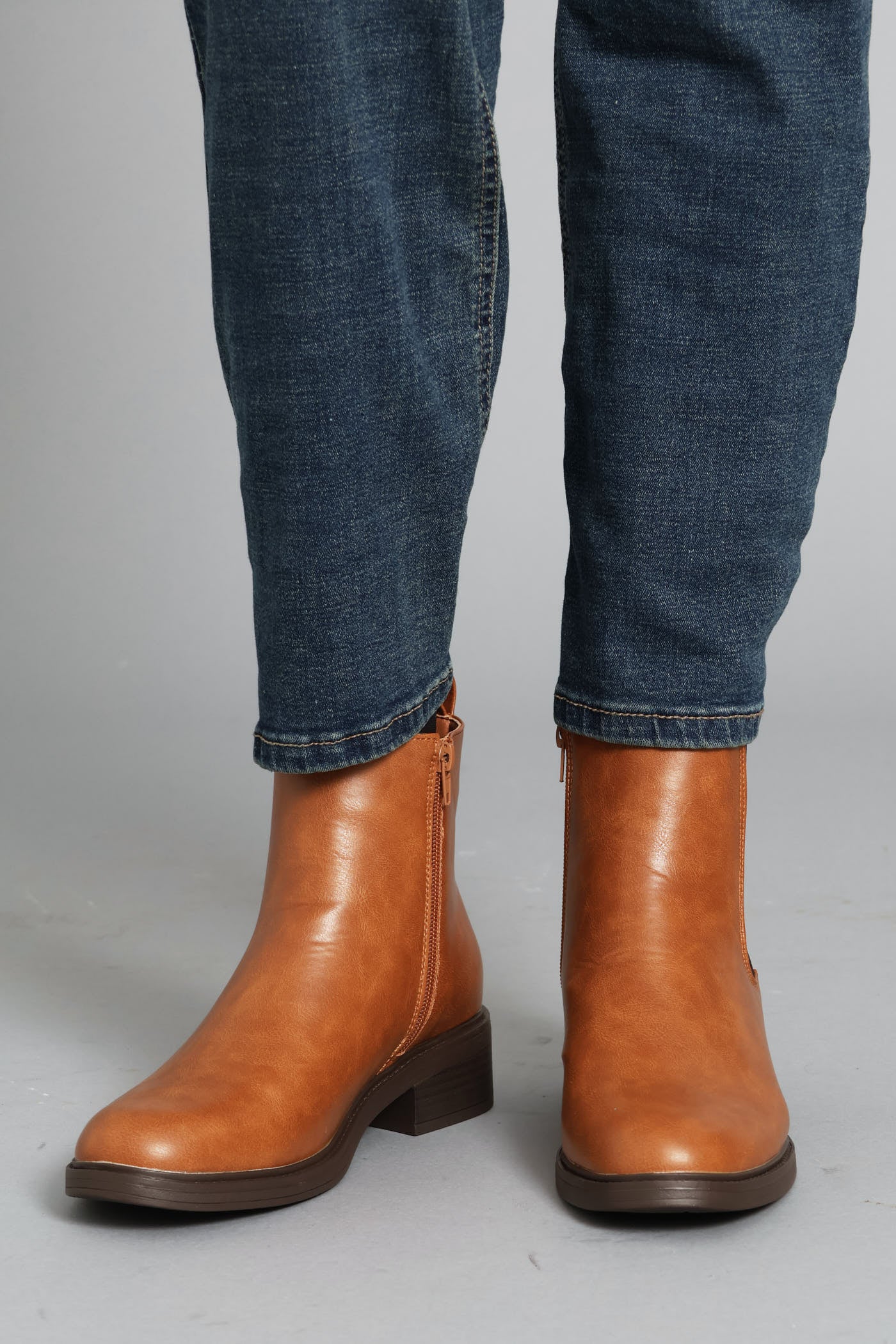 Classic Chelsea Boot - Tan - Image 3