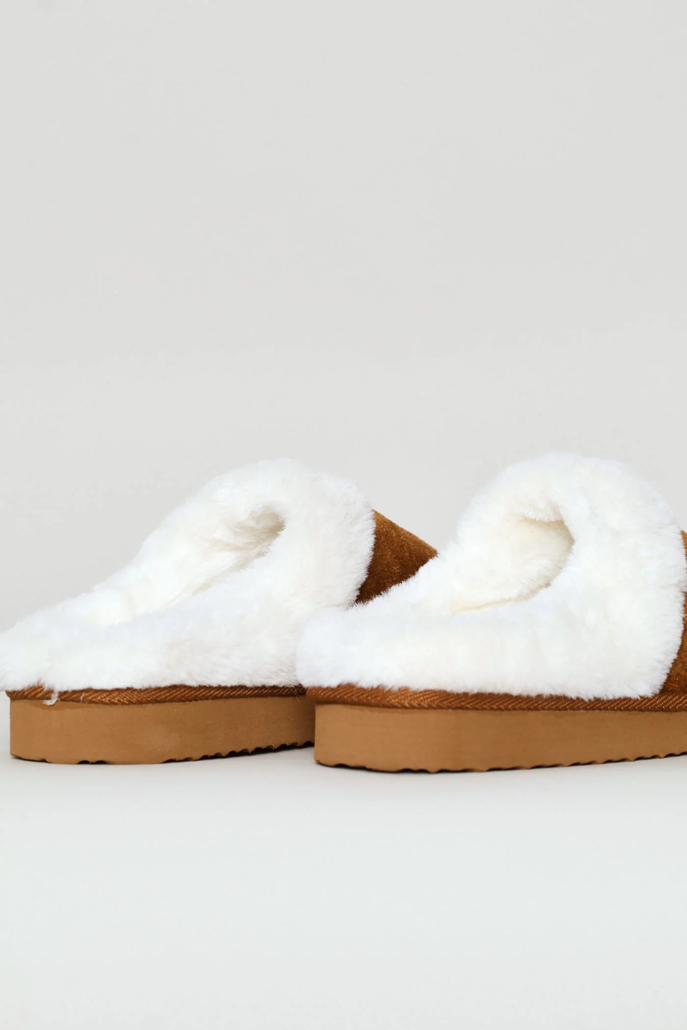 Embossed Closed Toe Slipper - Caramel - Image 5