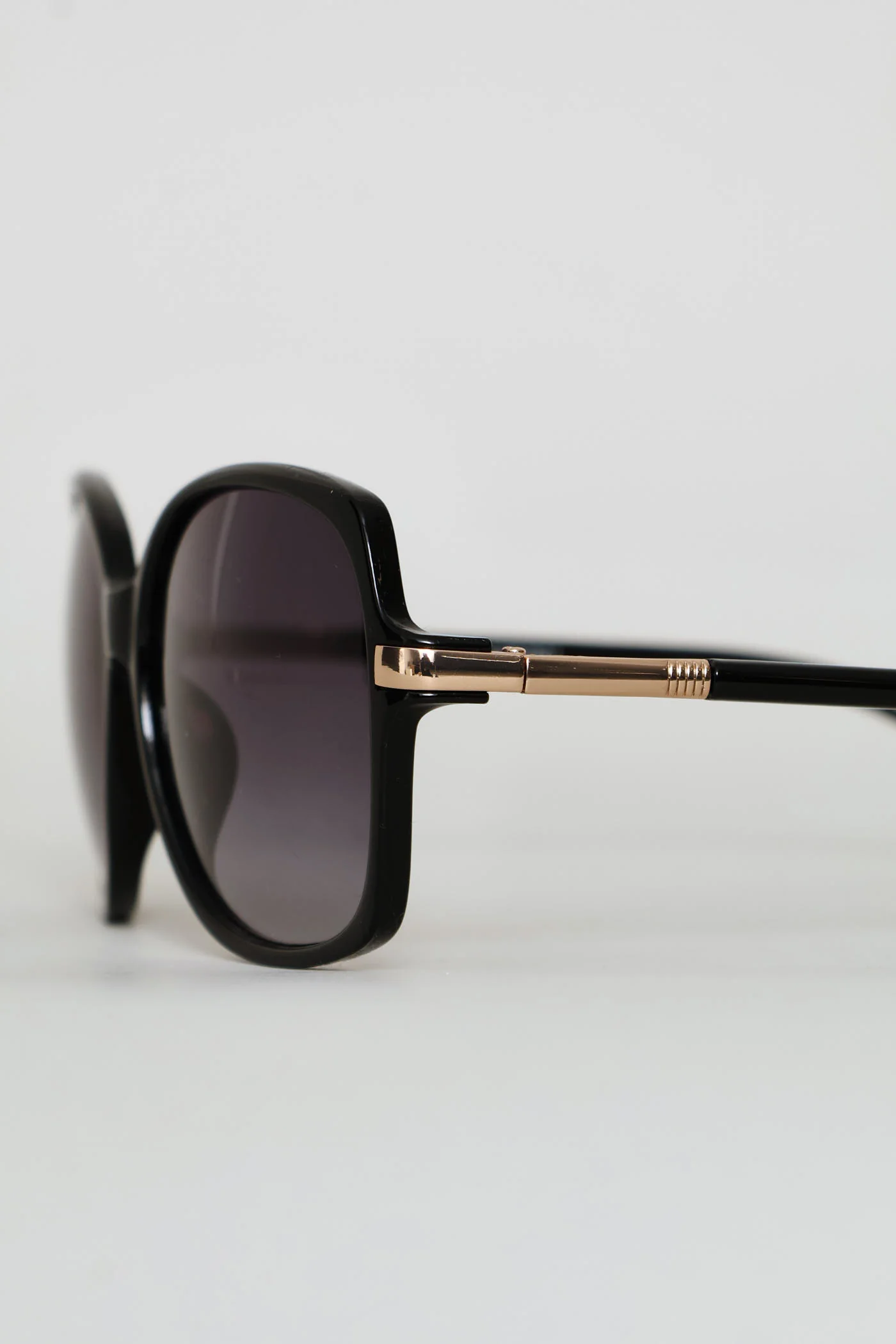 Large Retro Gold Detail Frame Smoke Lens Sunglasses - Black - Image 2