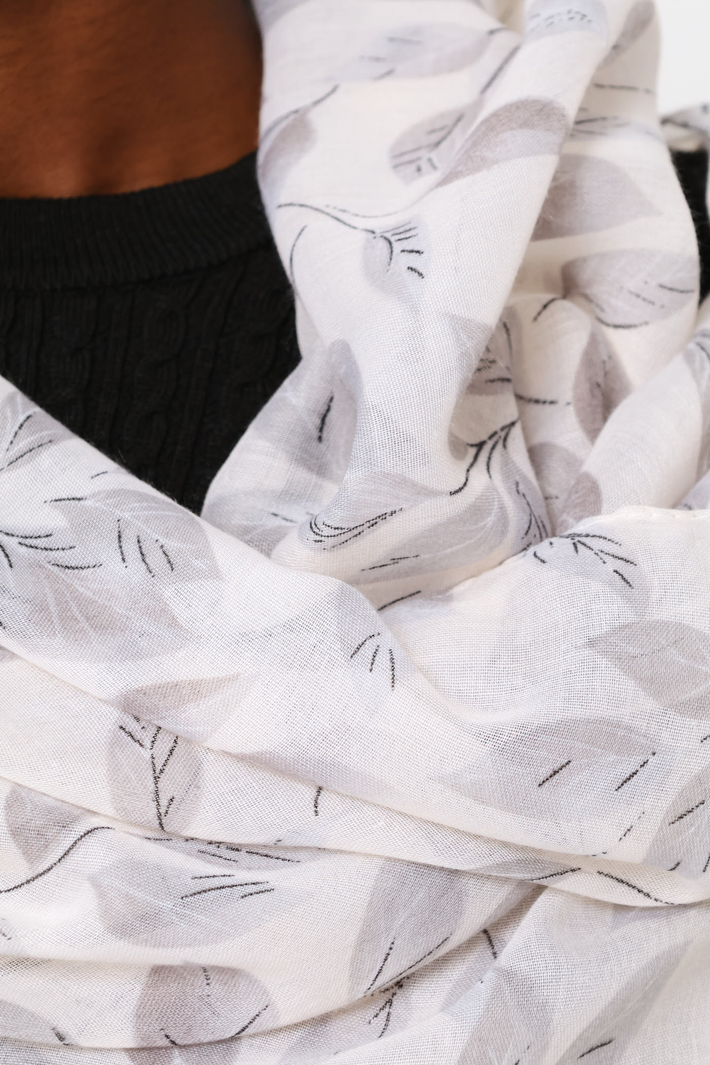Leaf Print Soft Scarf - Light Grey - Image 5