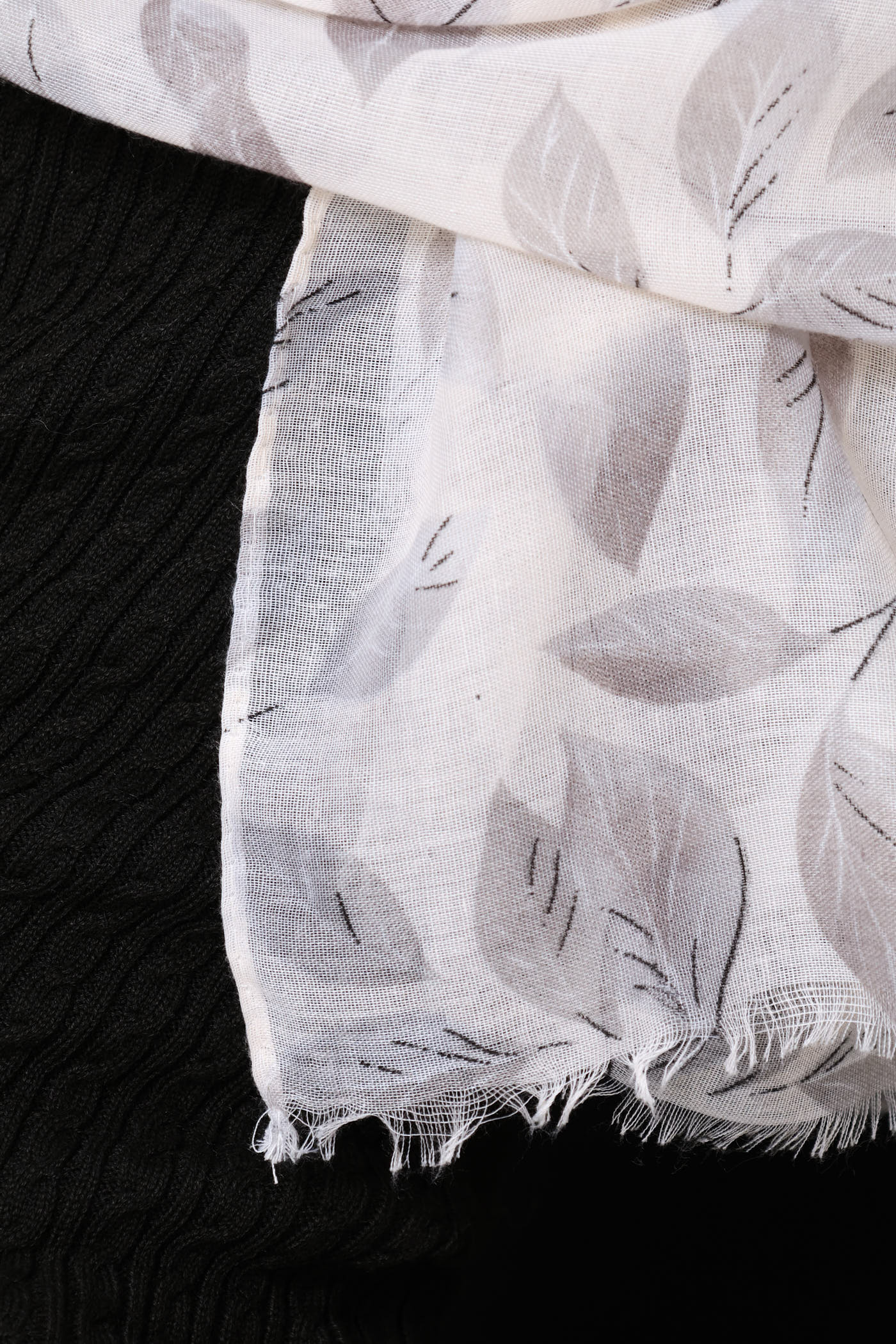 Leaf Print Soft Scarf - Light Grey - Image 6