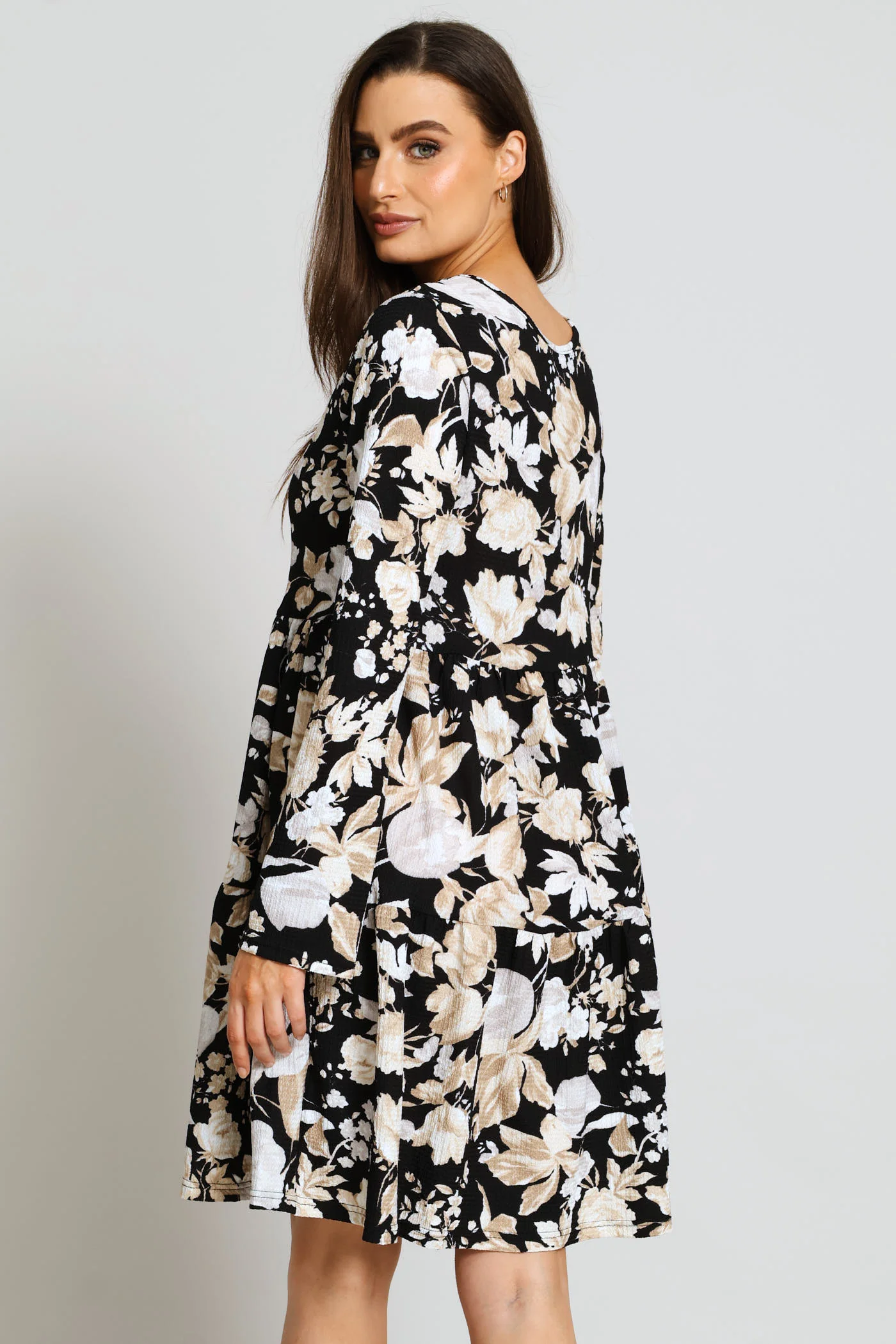Long Sleeve Tiered Crinkle Mini Dress - Black/White - Image 5