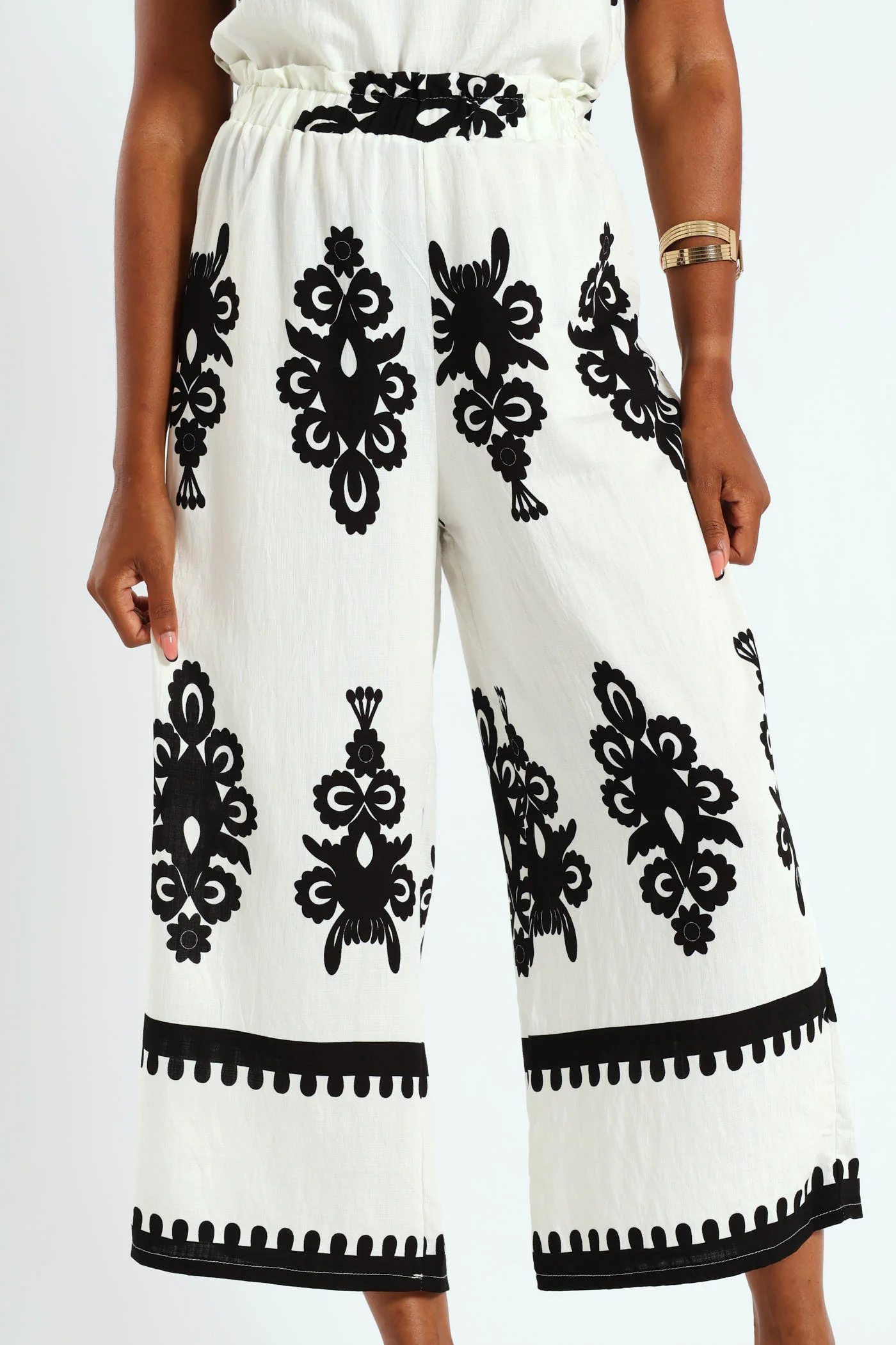 Pull On Capri Pants With Border - White/Black - Image 2