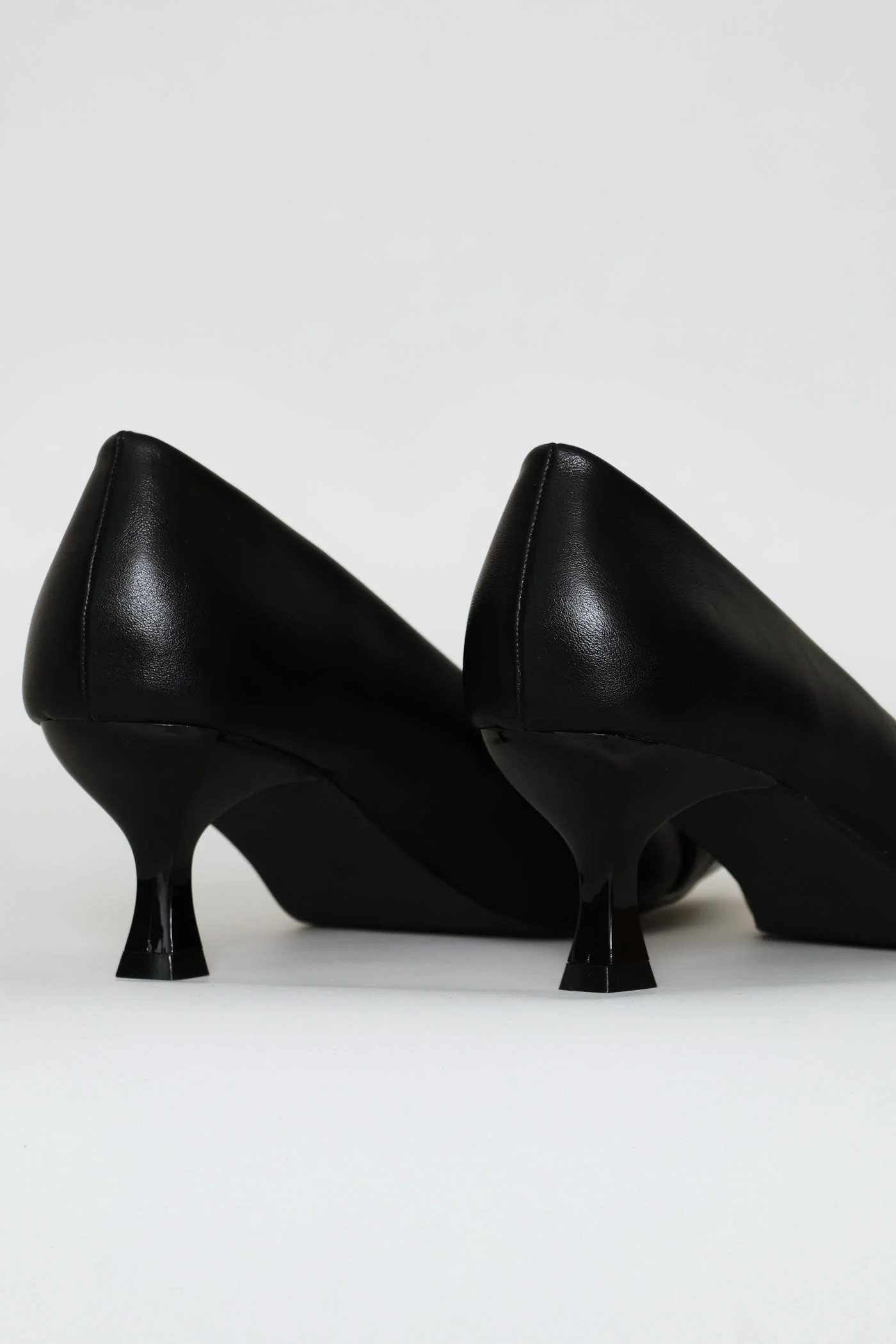 Thick Chain Trim Court Heel - Black - Image 5